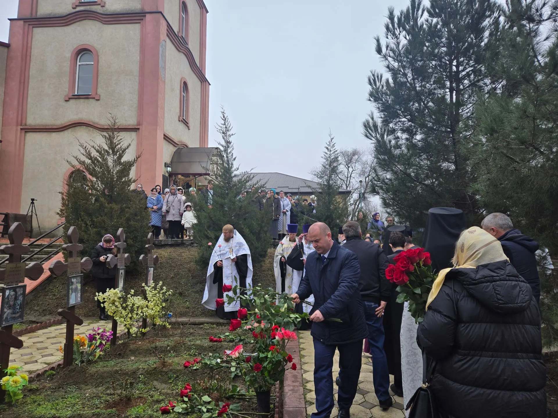 Кизляр помнит: в Соборе святого Георгия Победоносца прошла панихида по жертвам трагедии